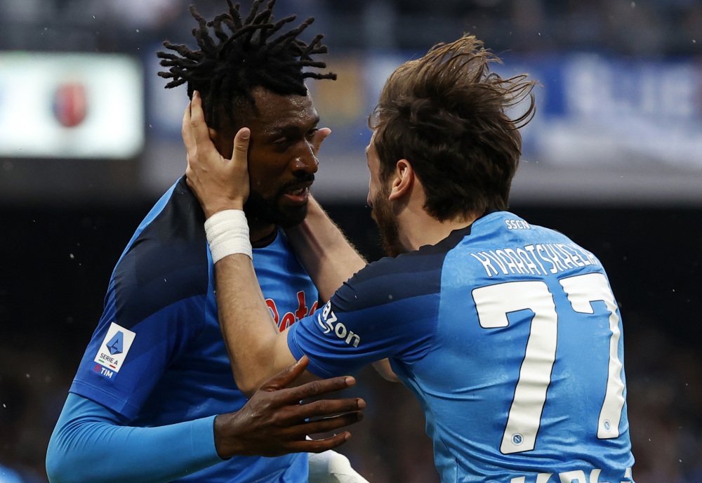  奥斯梅恩戴帽那不勒斯狂胜十人维罗纳  