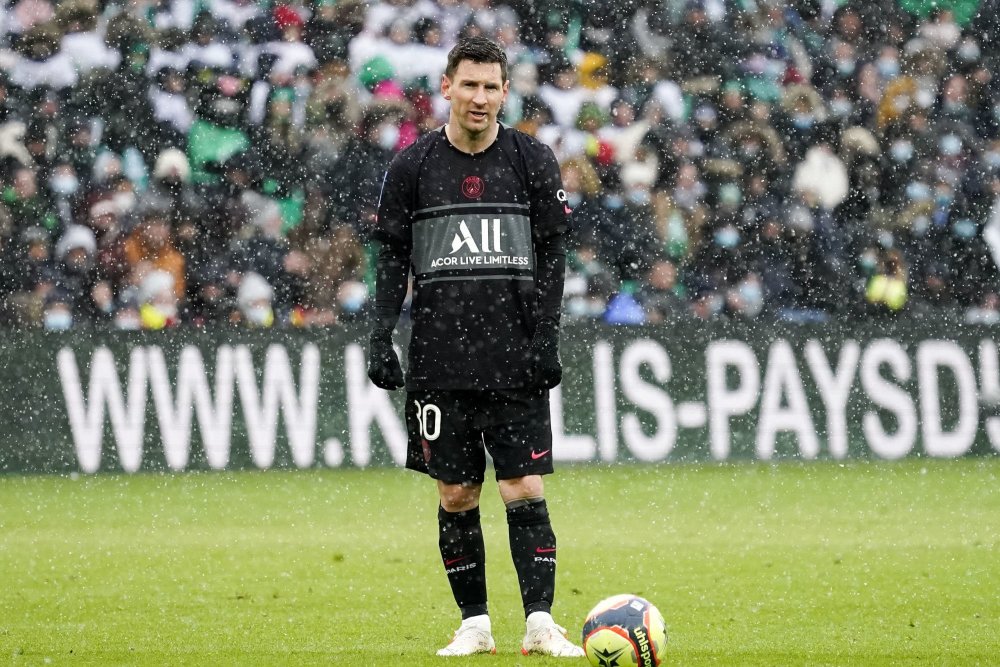  梅西助攻帽子戏法创法甲历史新纪录  